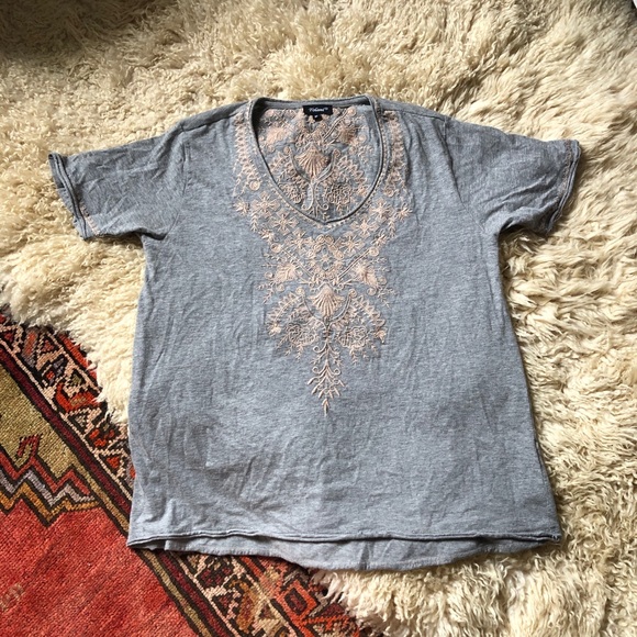 SOLD Tolani by Sundance Super Soft Embroidered Luxe Tee - Picture 1 of 6